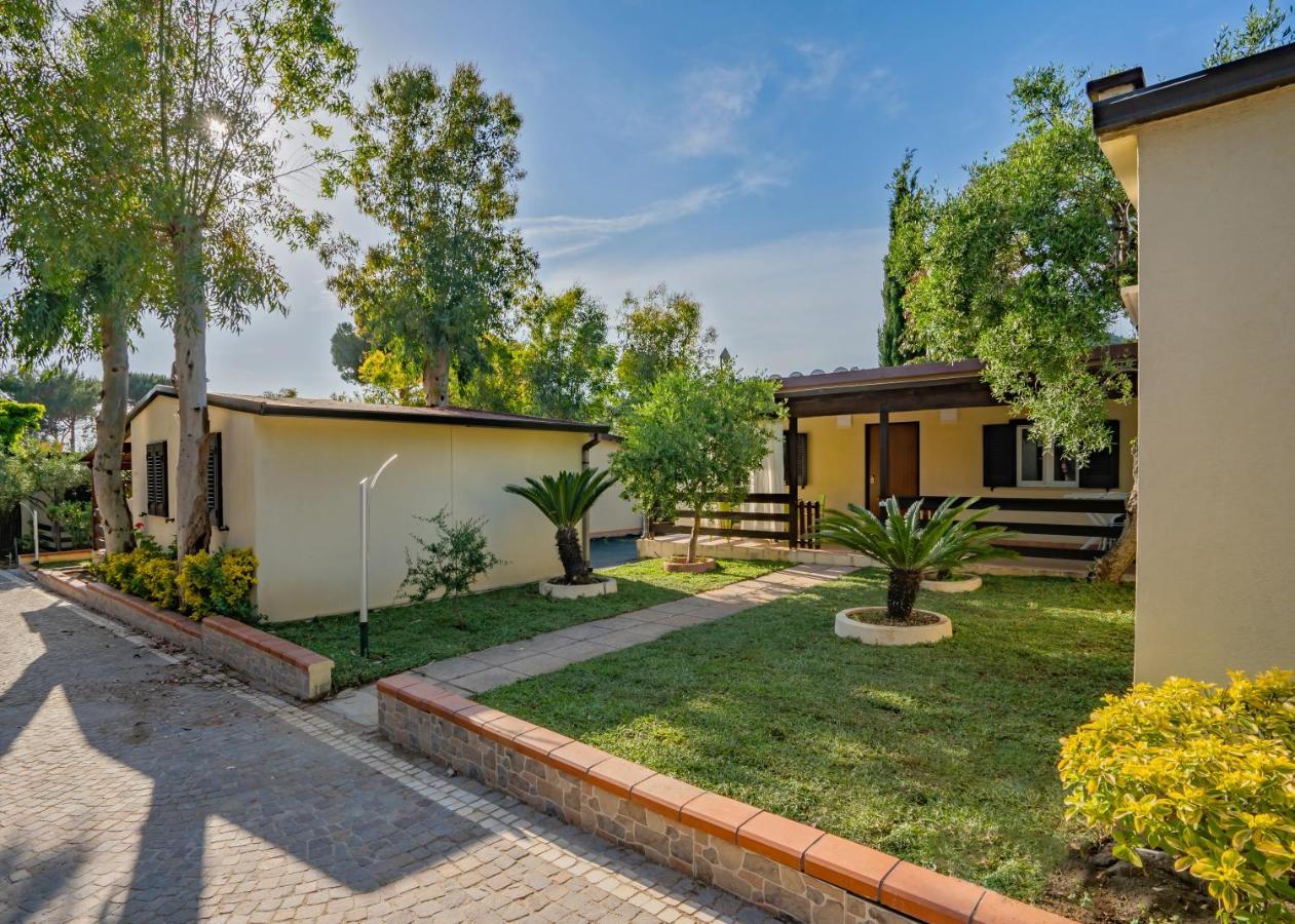 Villaggio Leucosia Санта-Марія-ді-Кастеллабате Екстер'єр фото